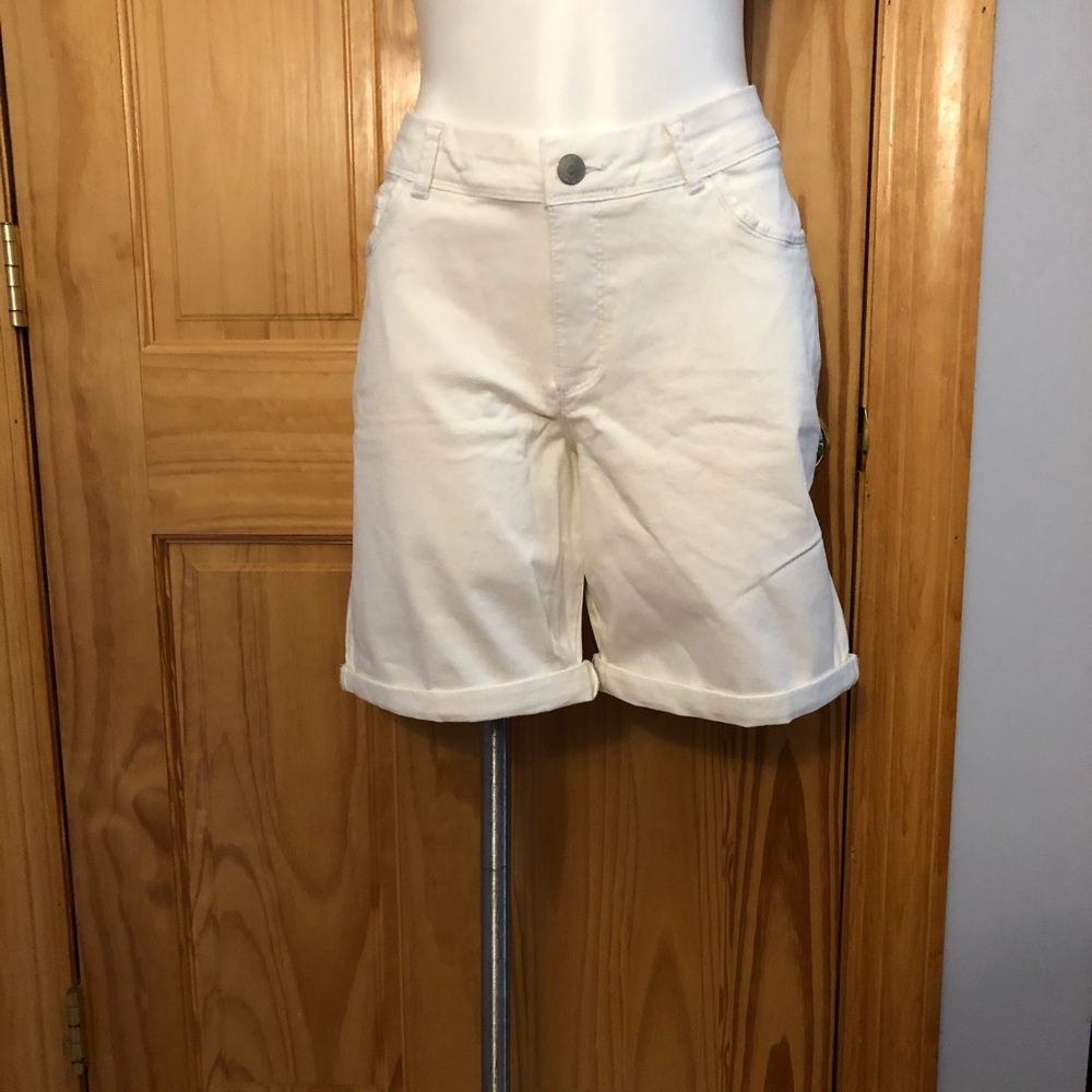 Lee White Jean shorts